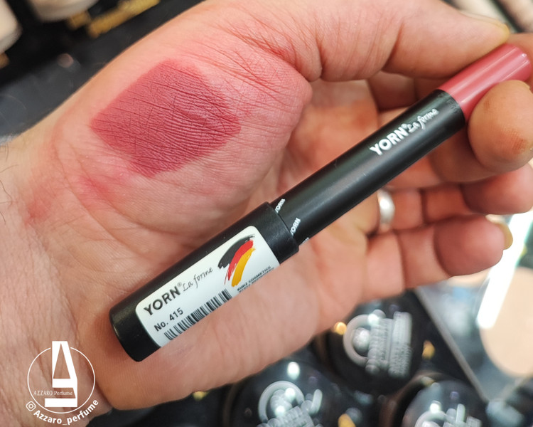 رژ لب مدادی یورن YORN شماره 415-فروشگاه اینترنتی آرایشی و بهداشتی آزارو در شیراز